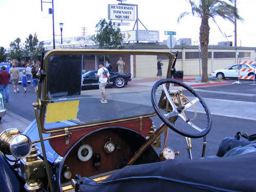 Steering wheel in a 1911 Cadillac