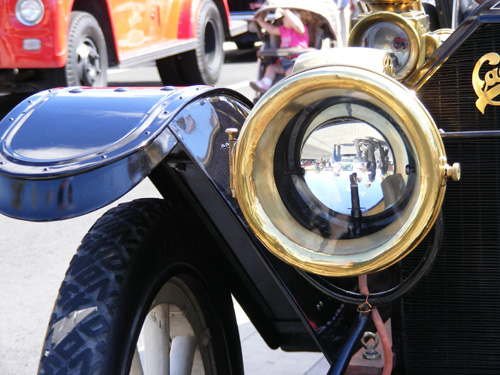 Passenger side headlight on a 1911 Cadillac