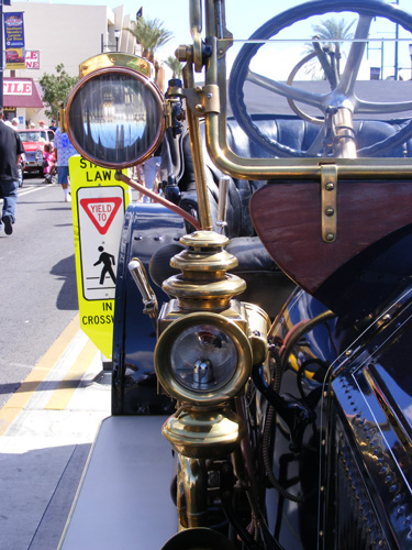 drivers side horn headlight and windshield 1911 Cadillac