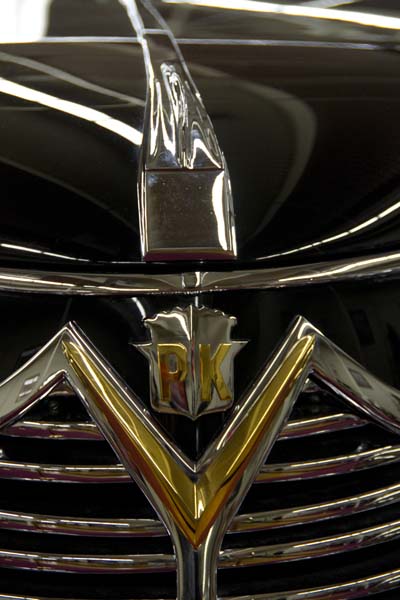 hood ornament of a 1948 cadillac series 62 saoutchik