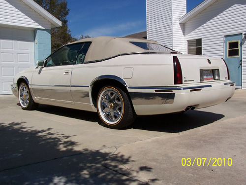 picture of a 1996 Cadillac eldorado with the top up.