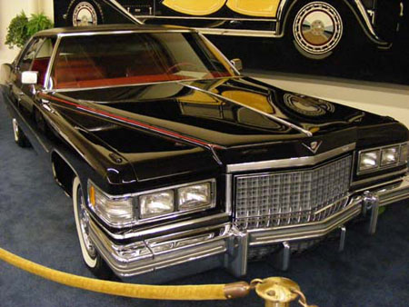 picture of a 1976 Cadillac Sedan Deville